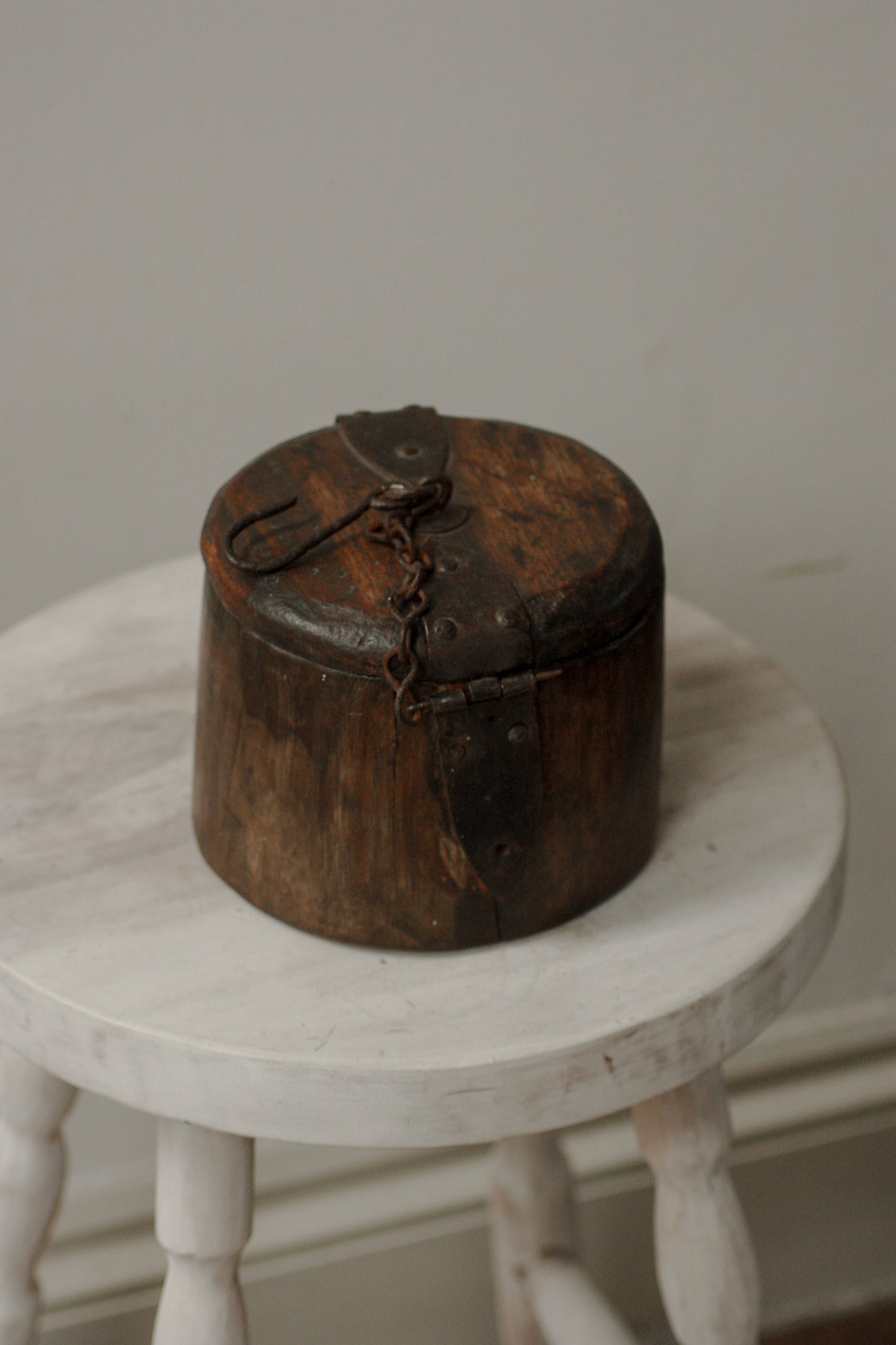 Vintage hanging wooden pot with hinged lid