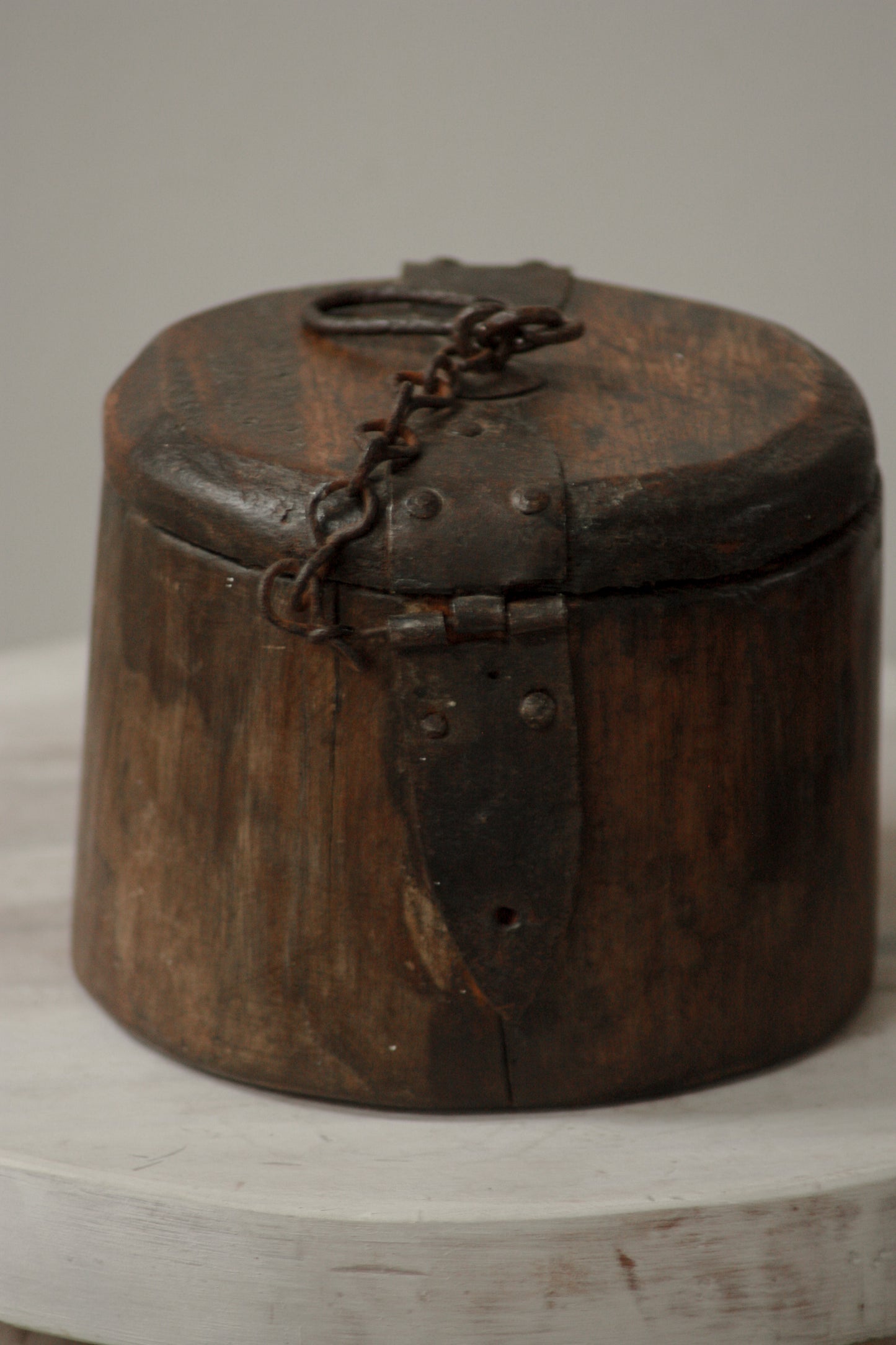Vintage hanging wooden pot with hinged lid