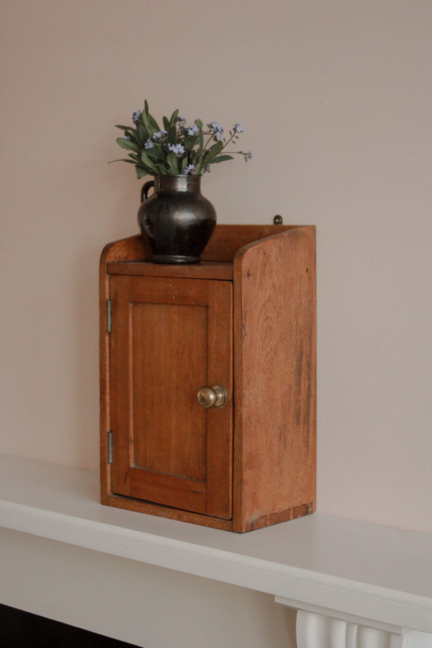Vintage pot with handle