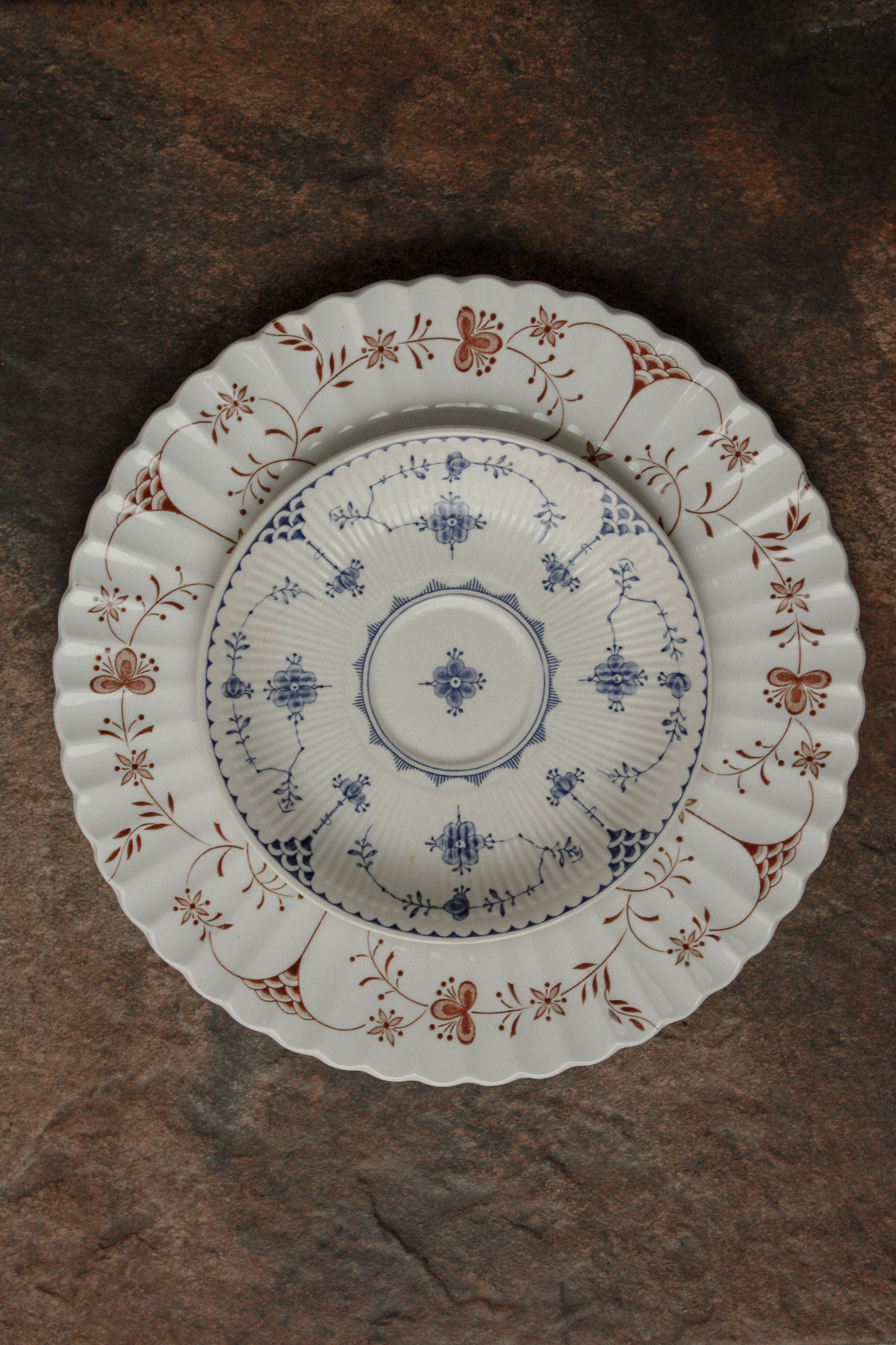 Vintage gallery wall plate - blue / white floral