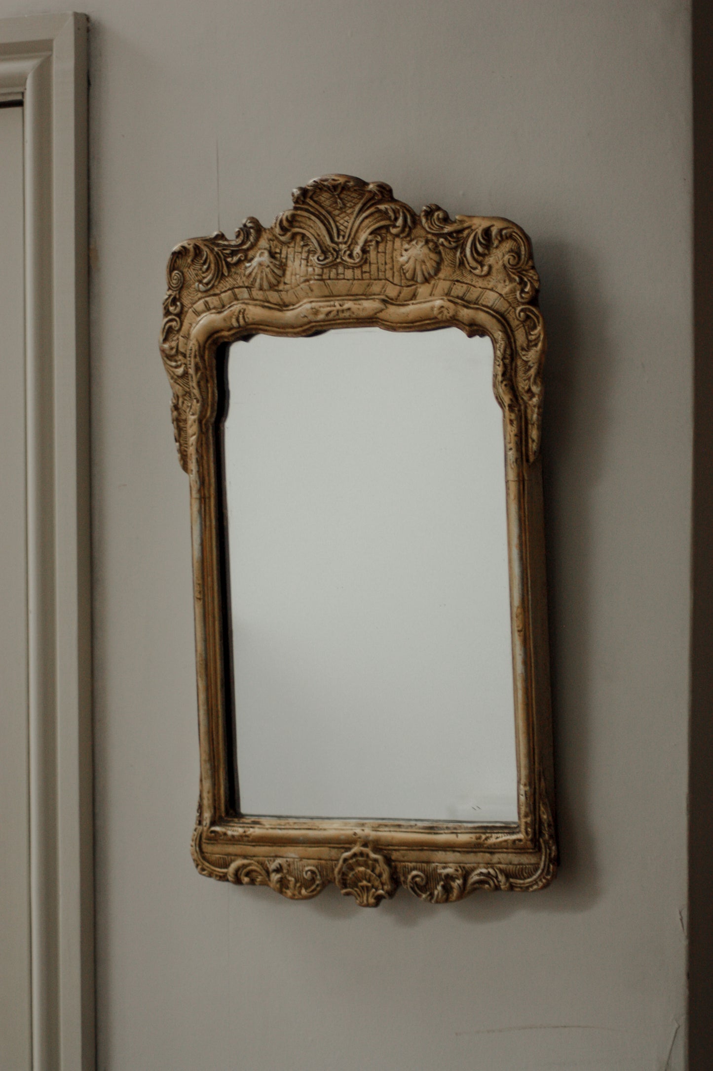 Vintage mirror with shell detail
