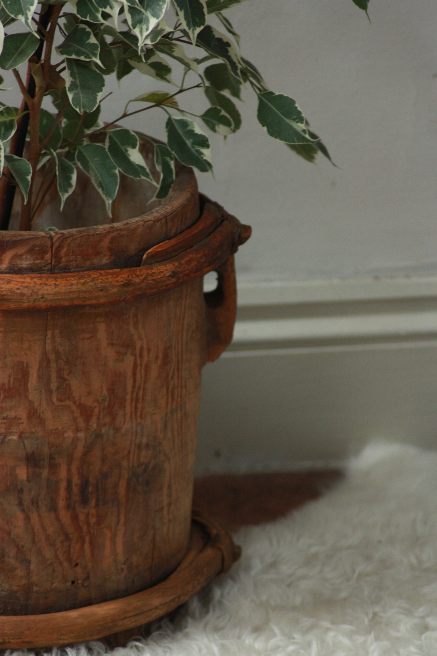 Antique Chinese wooden pot
