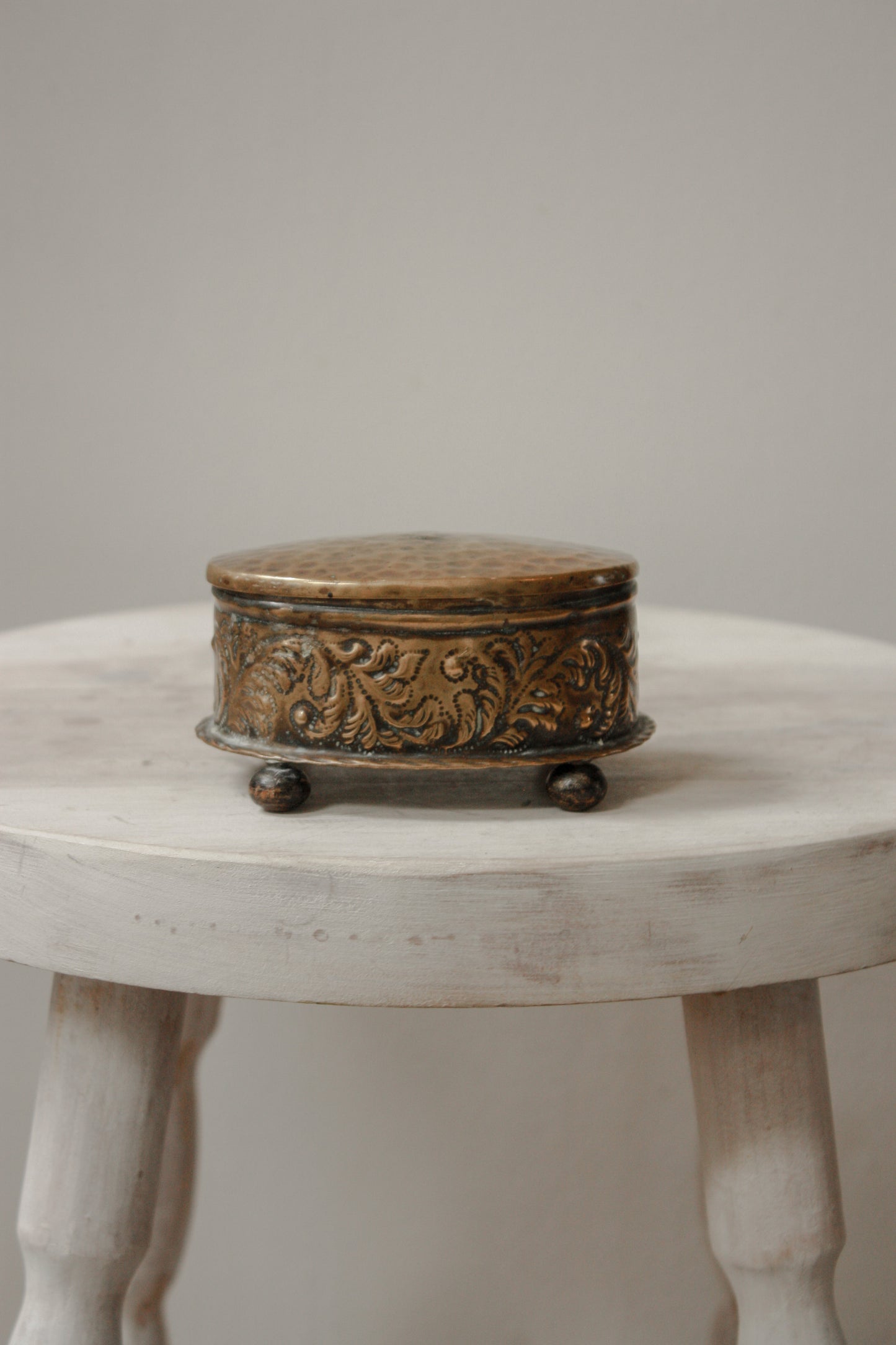 Vintage arts and crafts hammered brass trinket box