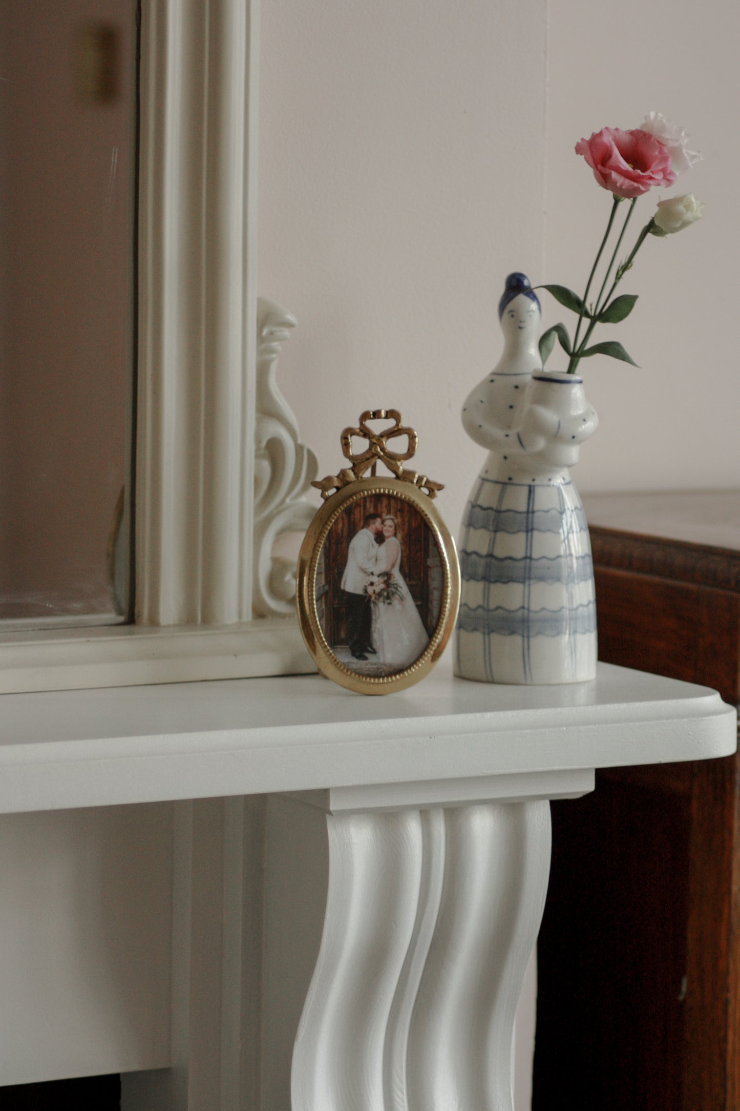 Vintage brass bow photo frame