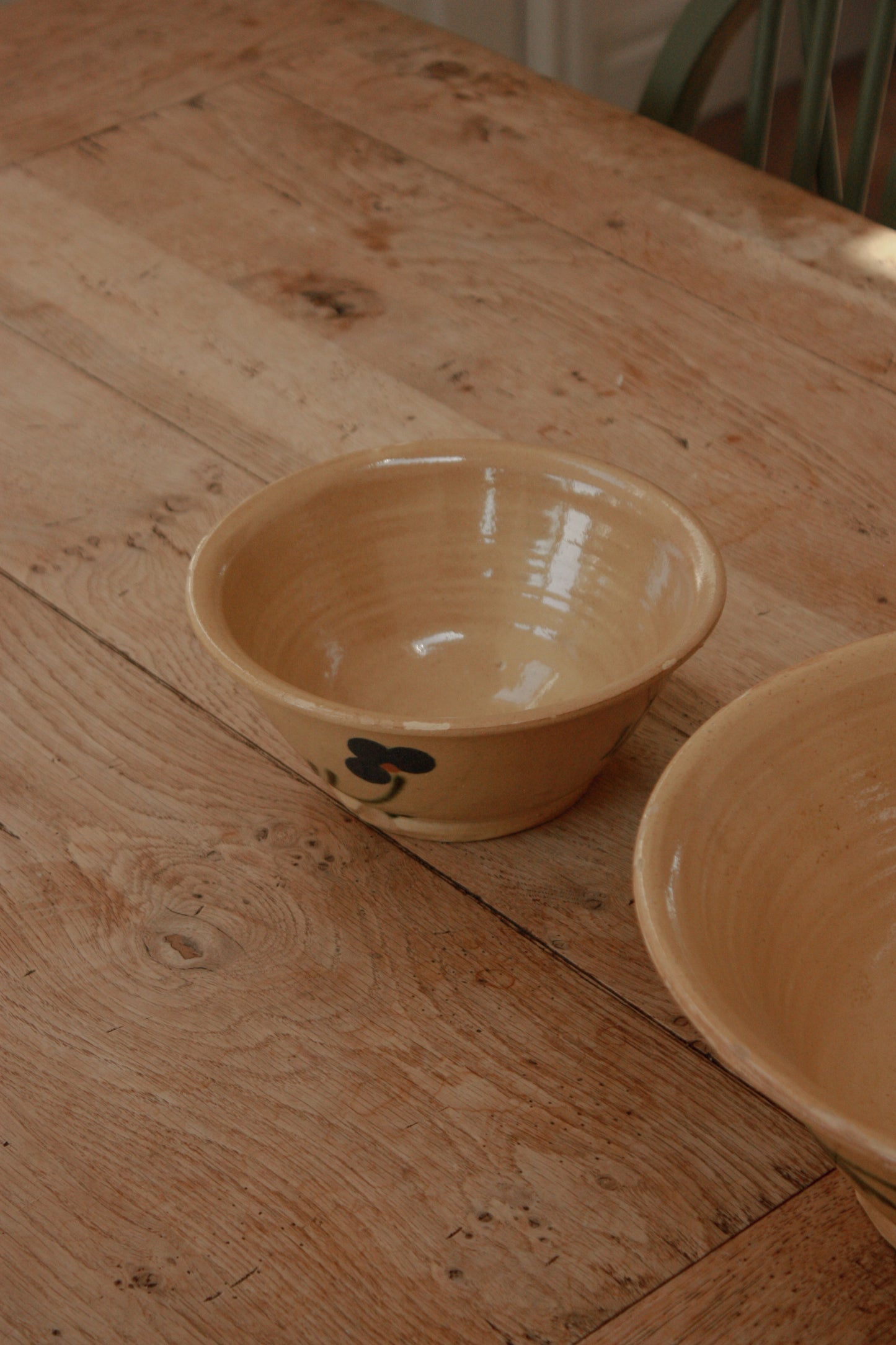 Small French slipware bowl - cream floral