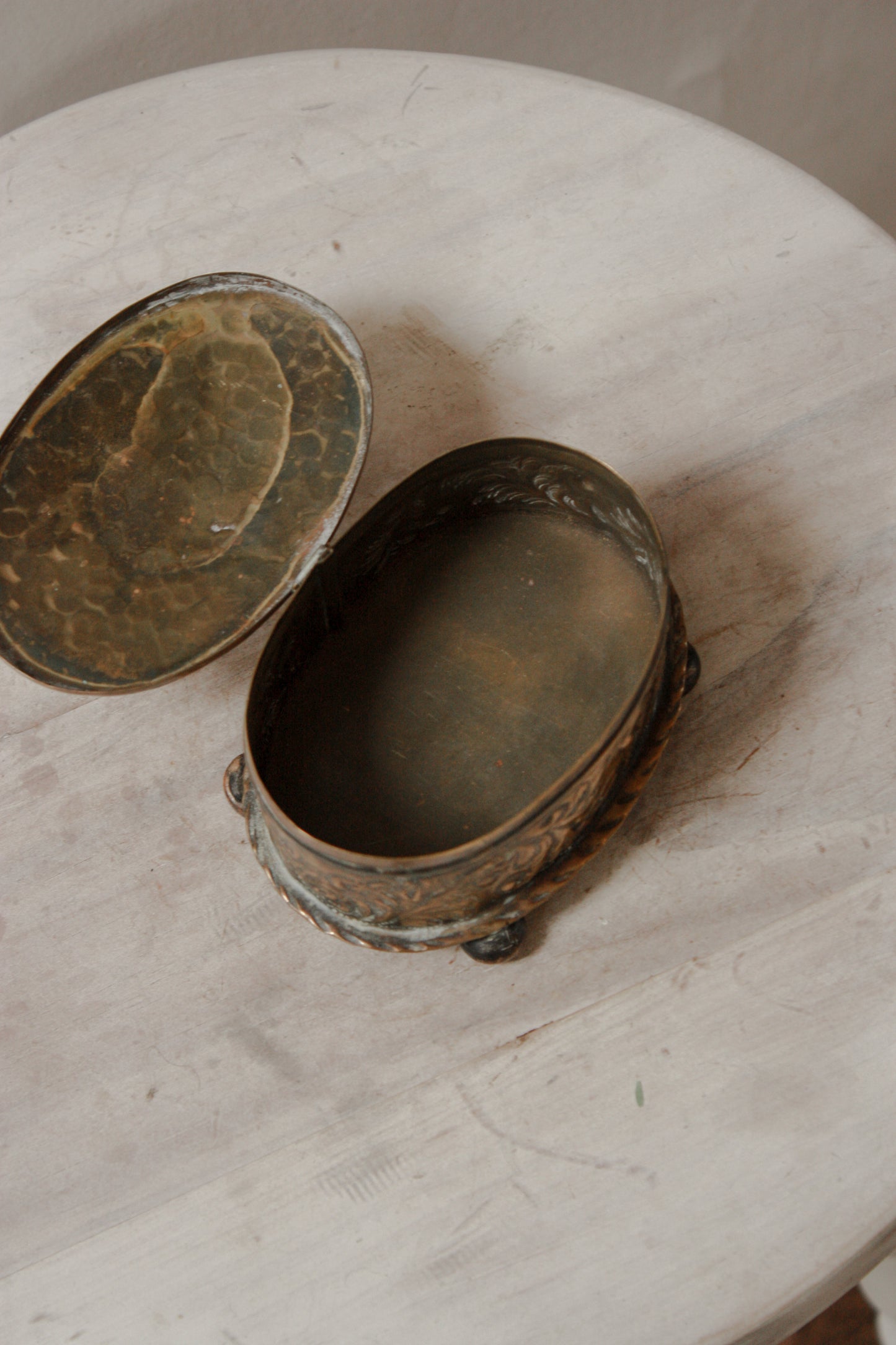 Vintage arts and crafts hammered brass trinket box