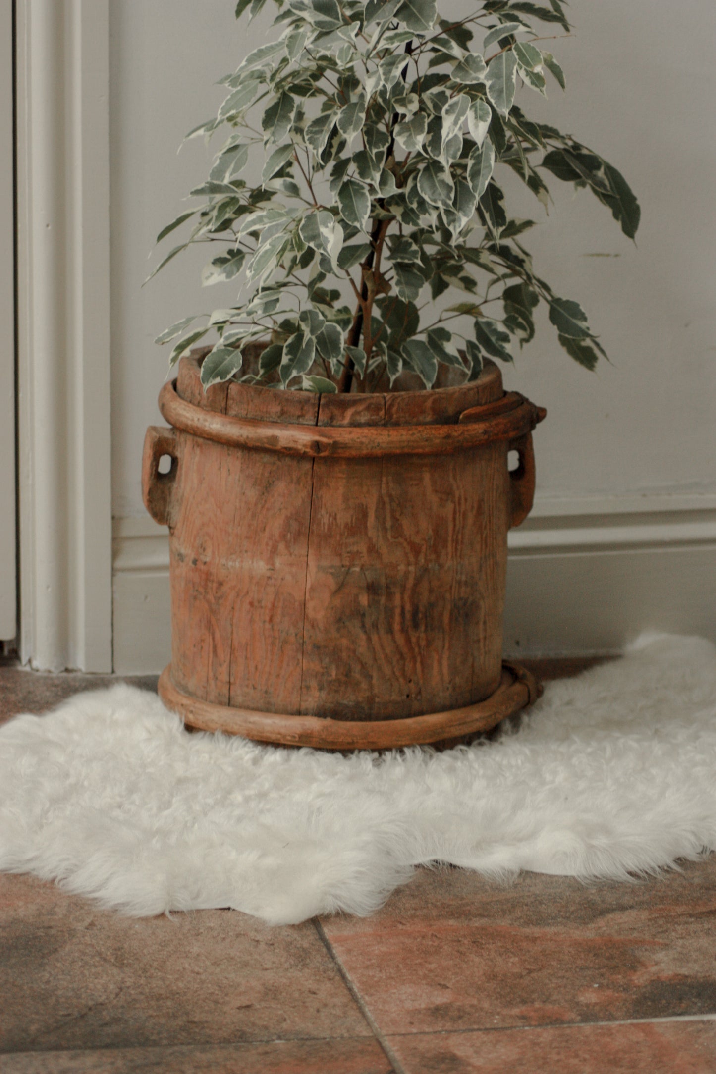 Antique Chinese wooden pot