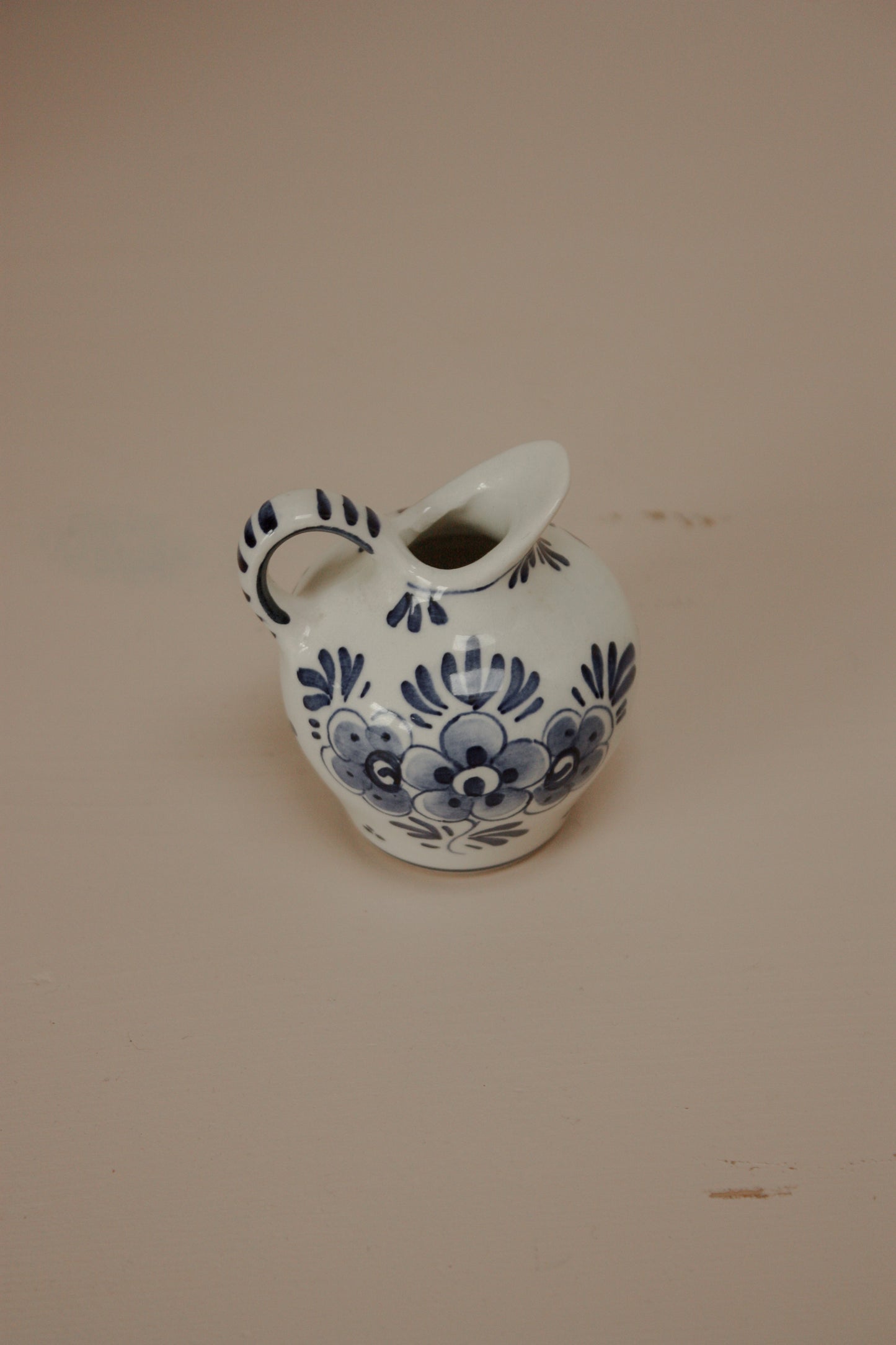 Dinky vintage 1980s Delft pot
