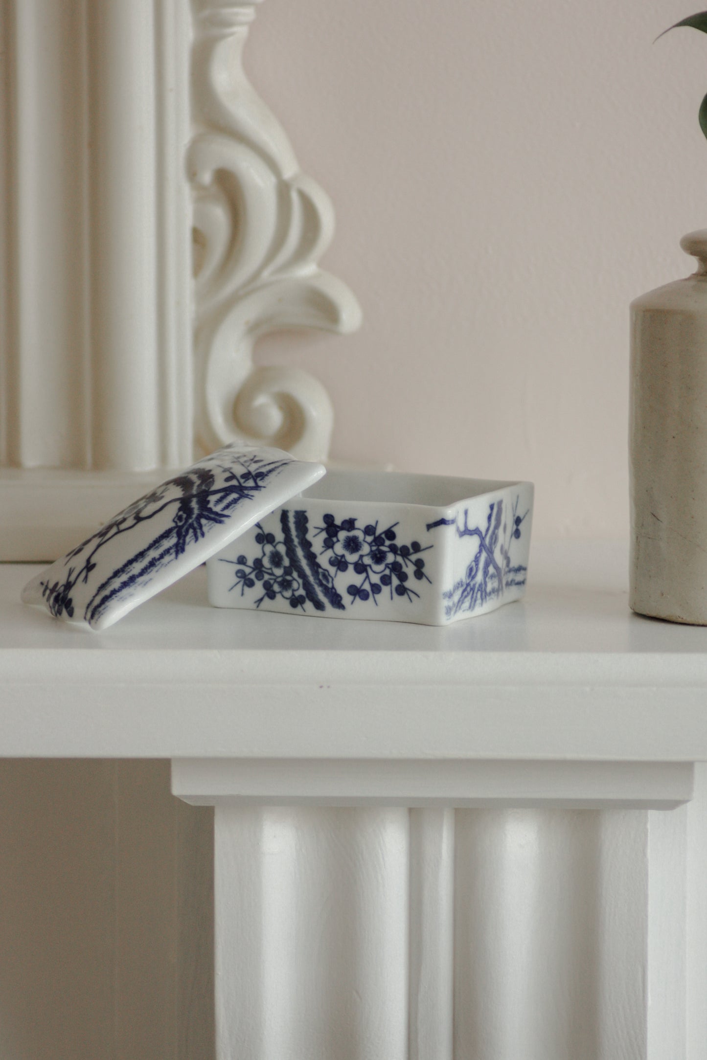 Vintage ceramic Japanese trinket box