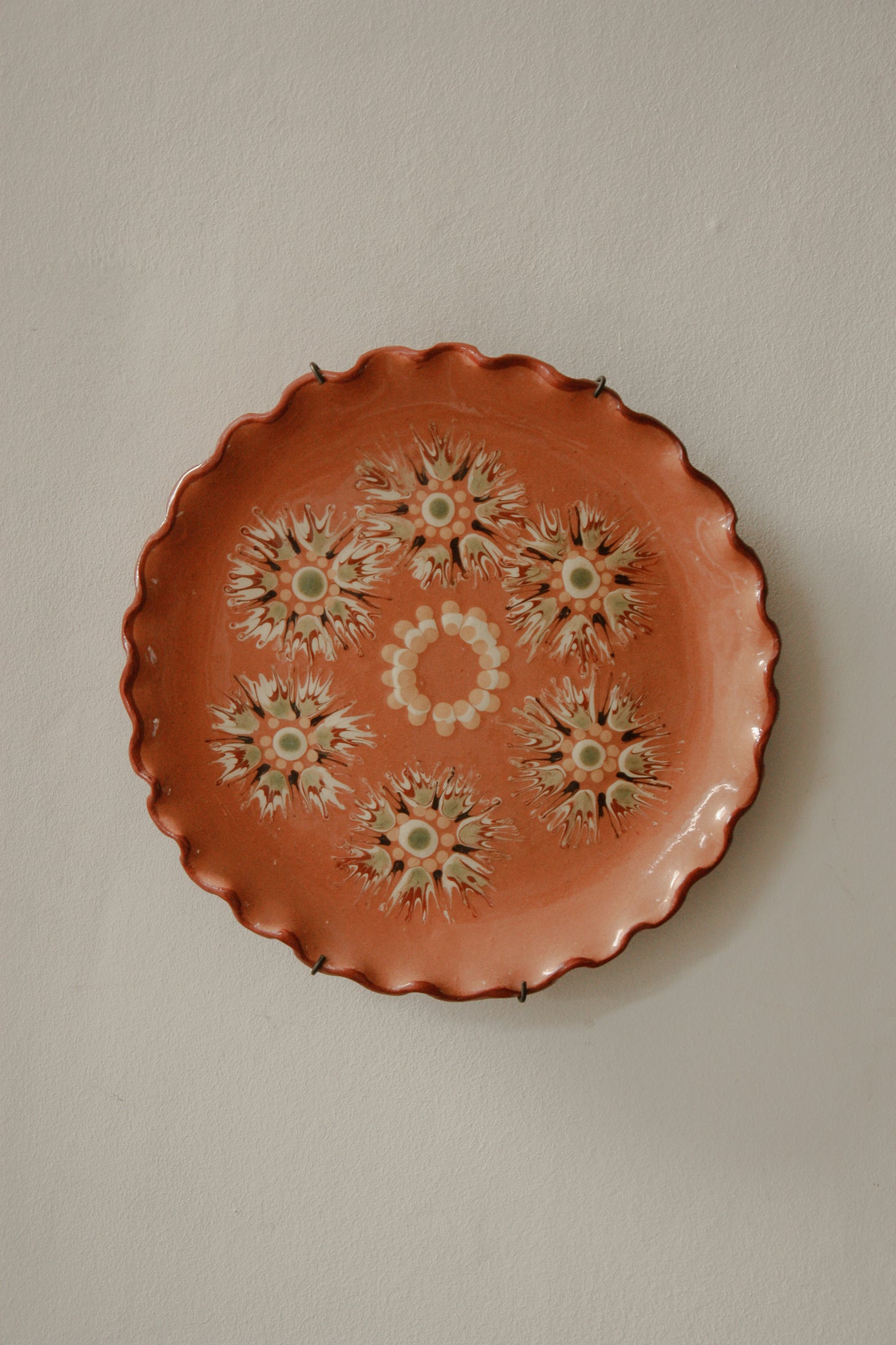 Vintage ruffle rim wall plate