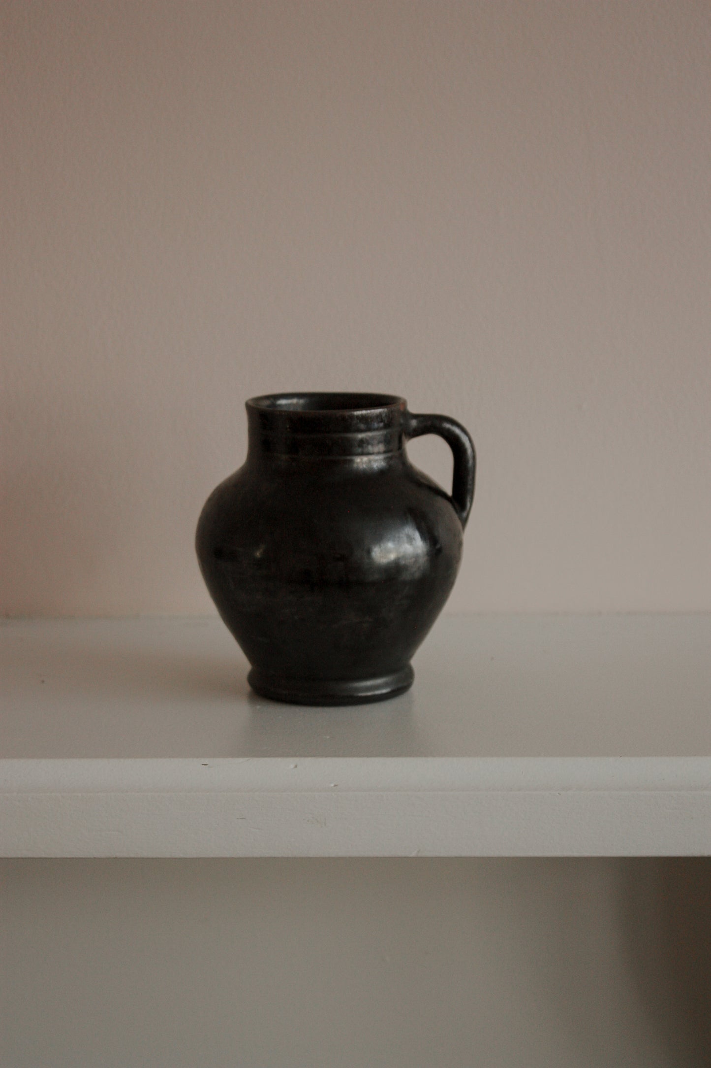 Vintage pot with handle