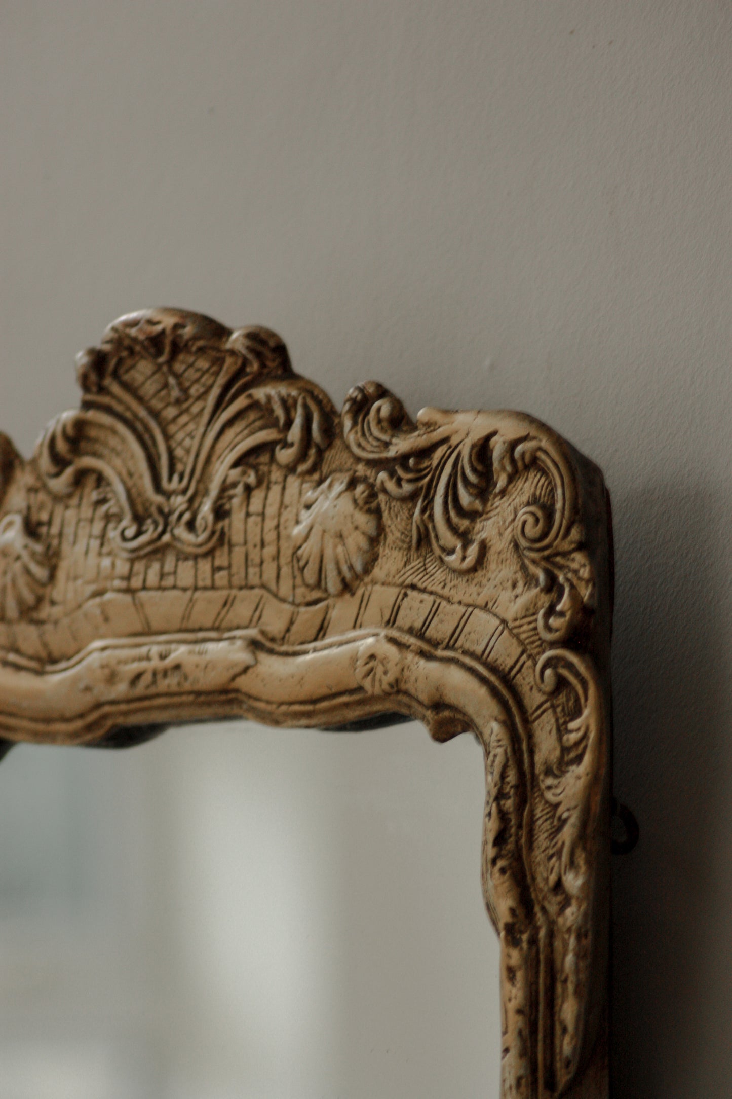 Vintage mirror with shell detail