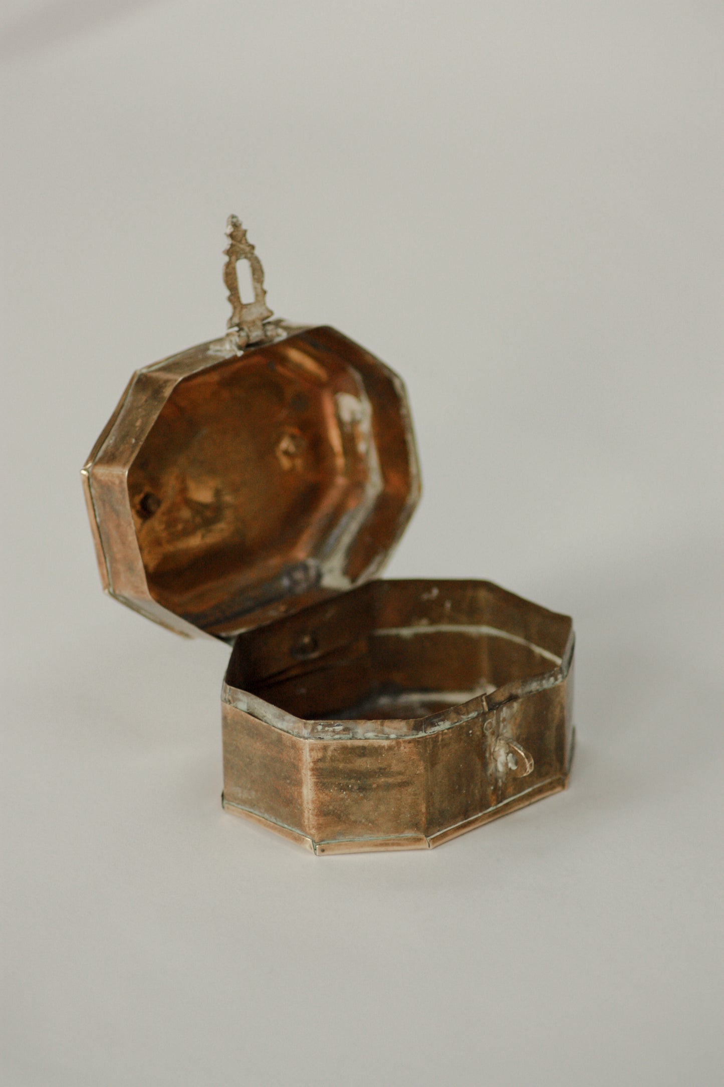 Vintage brass trinket pot (hinged lid)