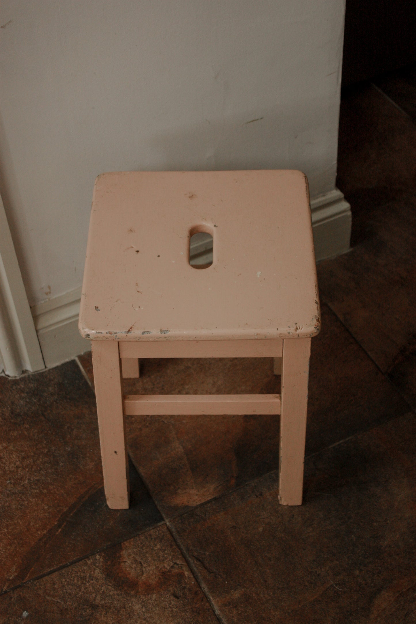 Vintage chippy wooden stool (blush)