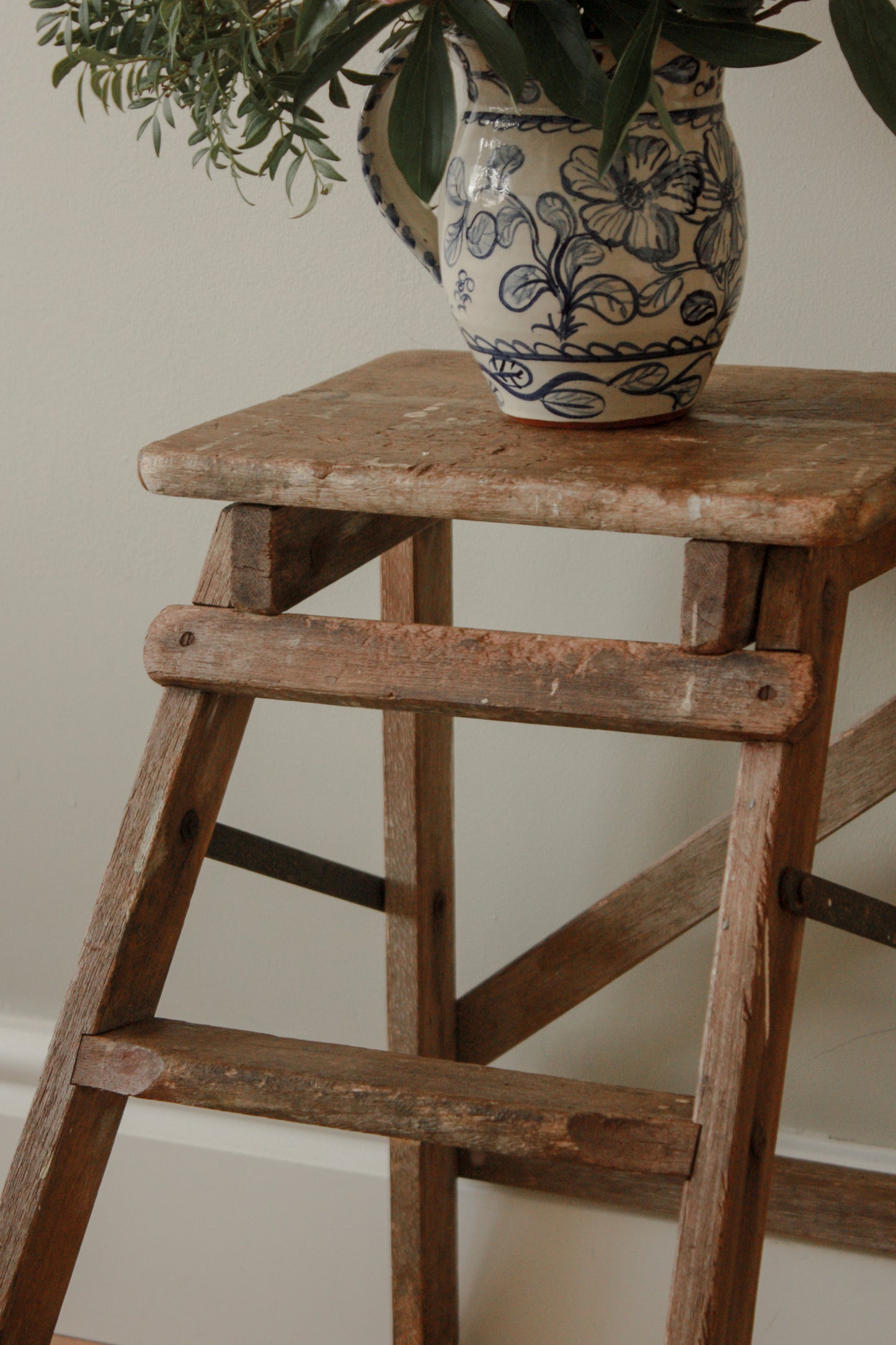 Vintage wooden stepladder / side table