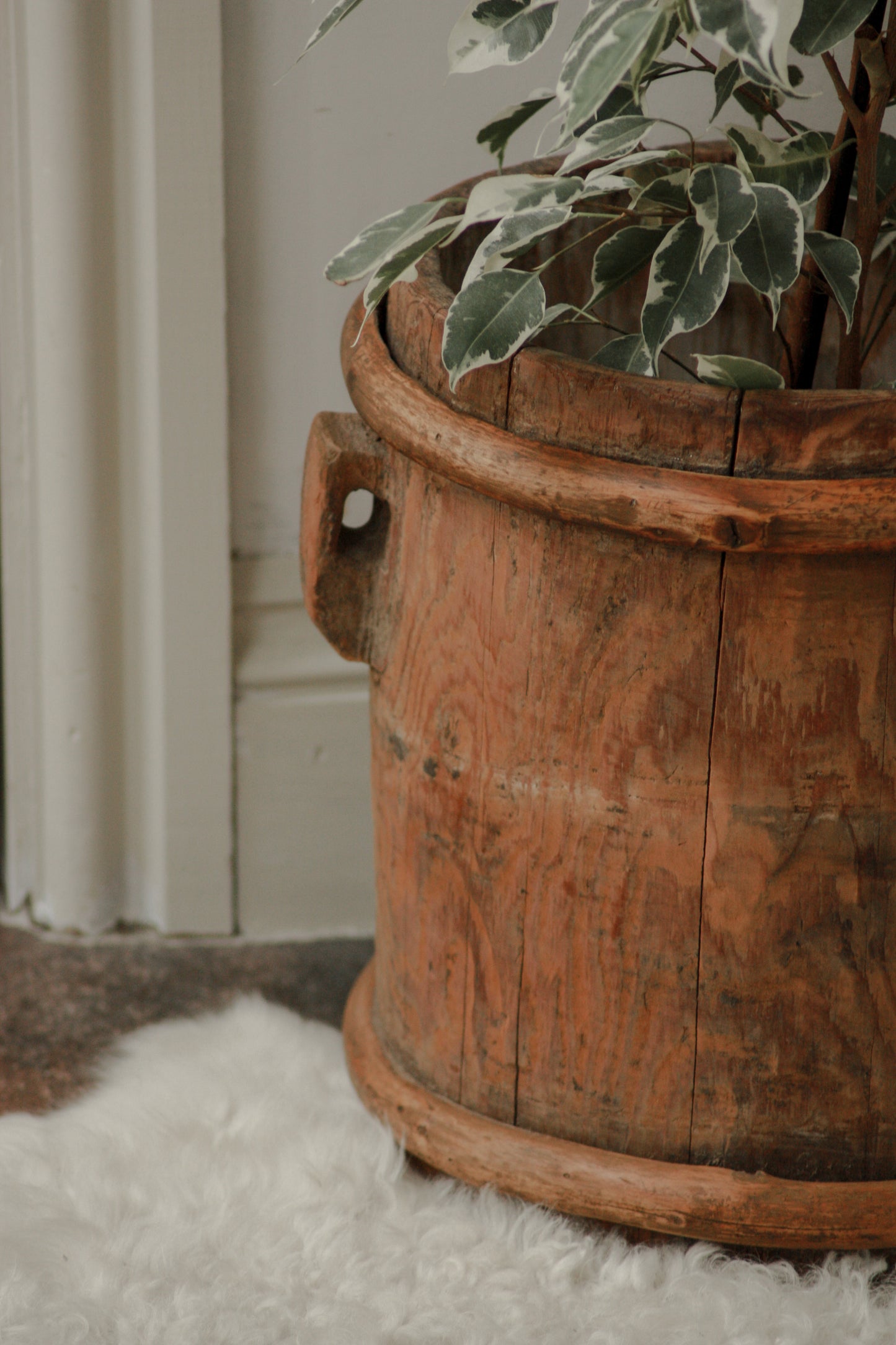 Antique Chinese wooden pot