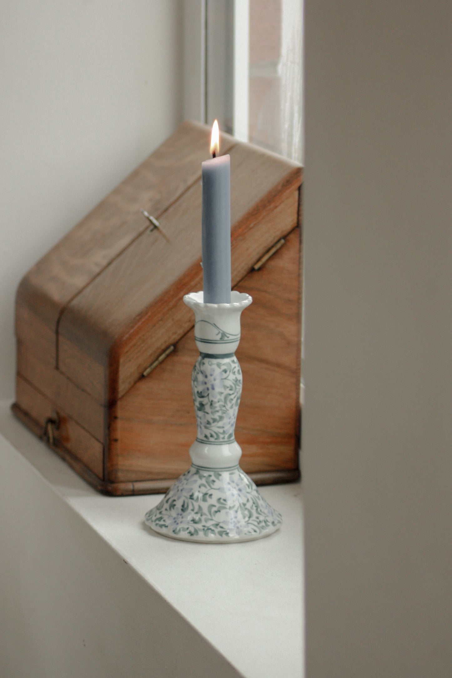Vintage hand painted candleholder with scalloped rim