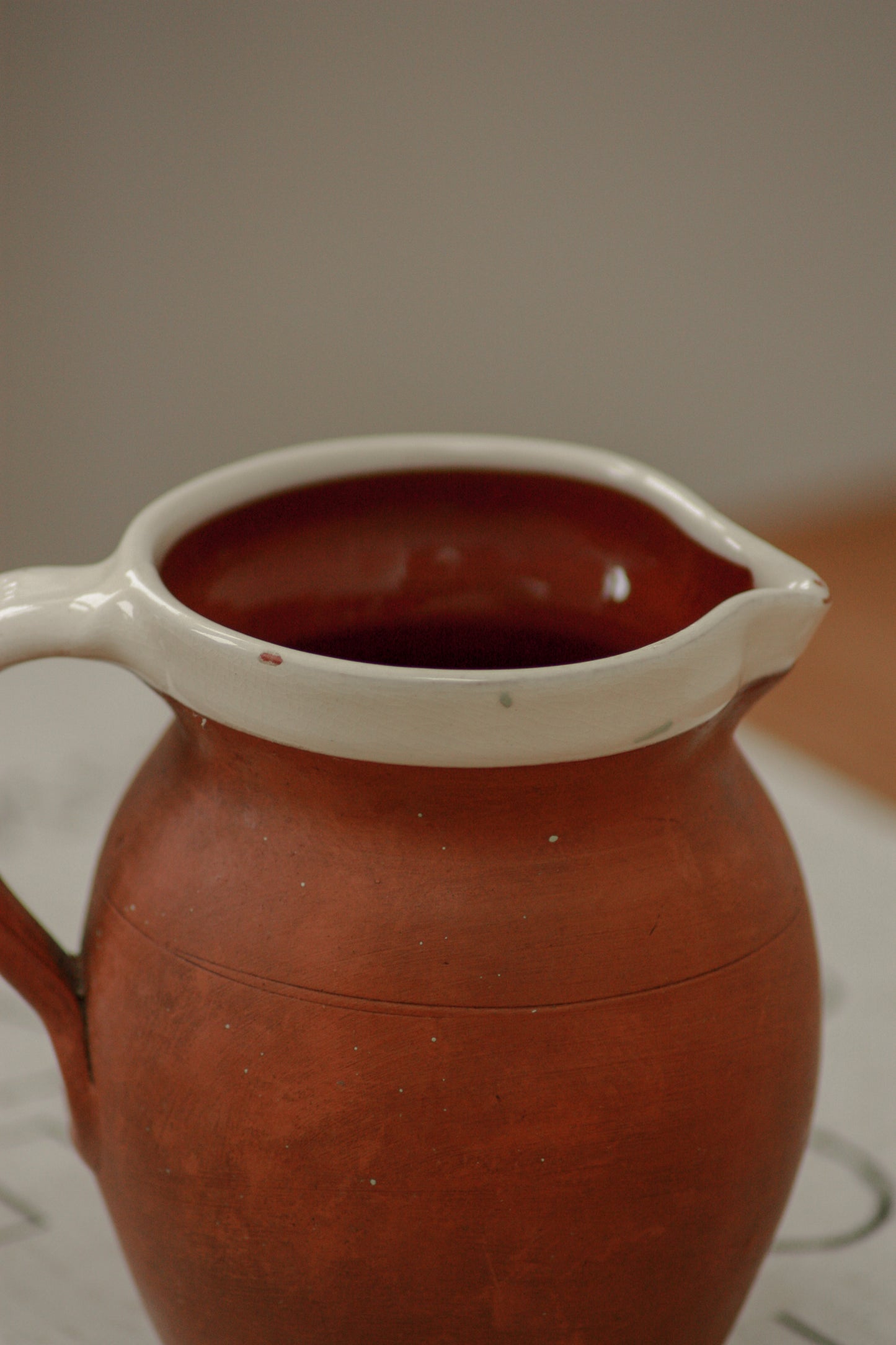 Vintage pot with glazed rim