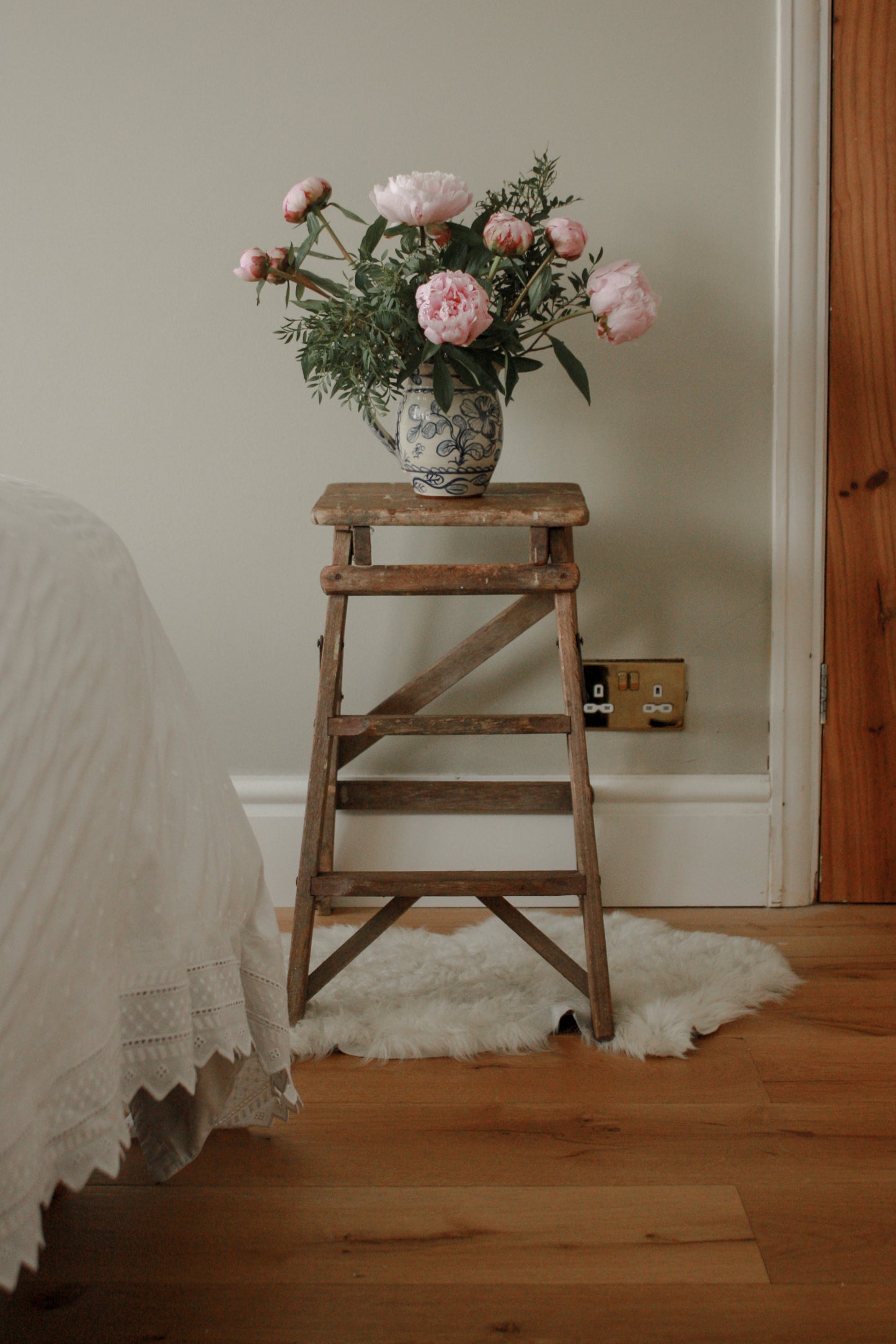 Vintage wooden stepladder / side table