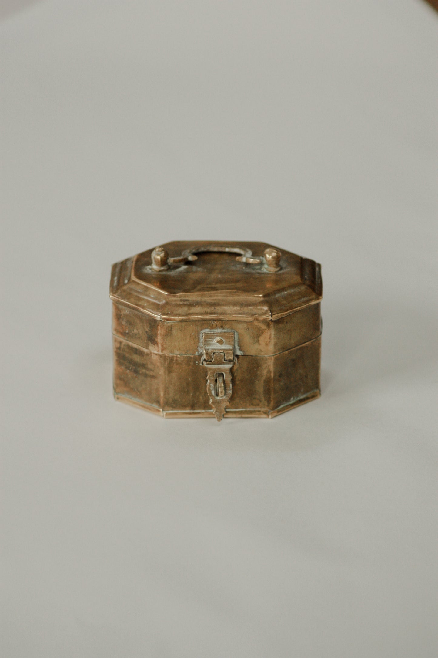 Vintage brass trinket pot (hinged lid)