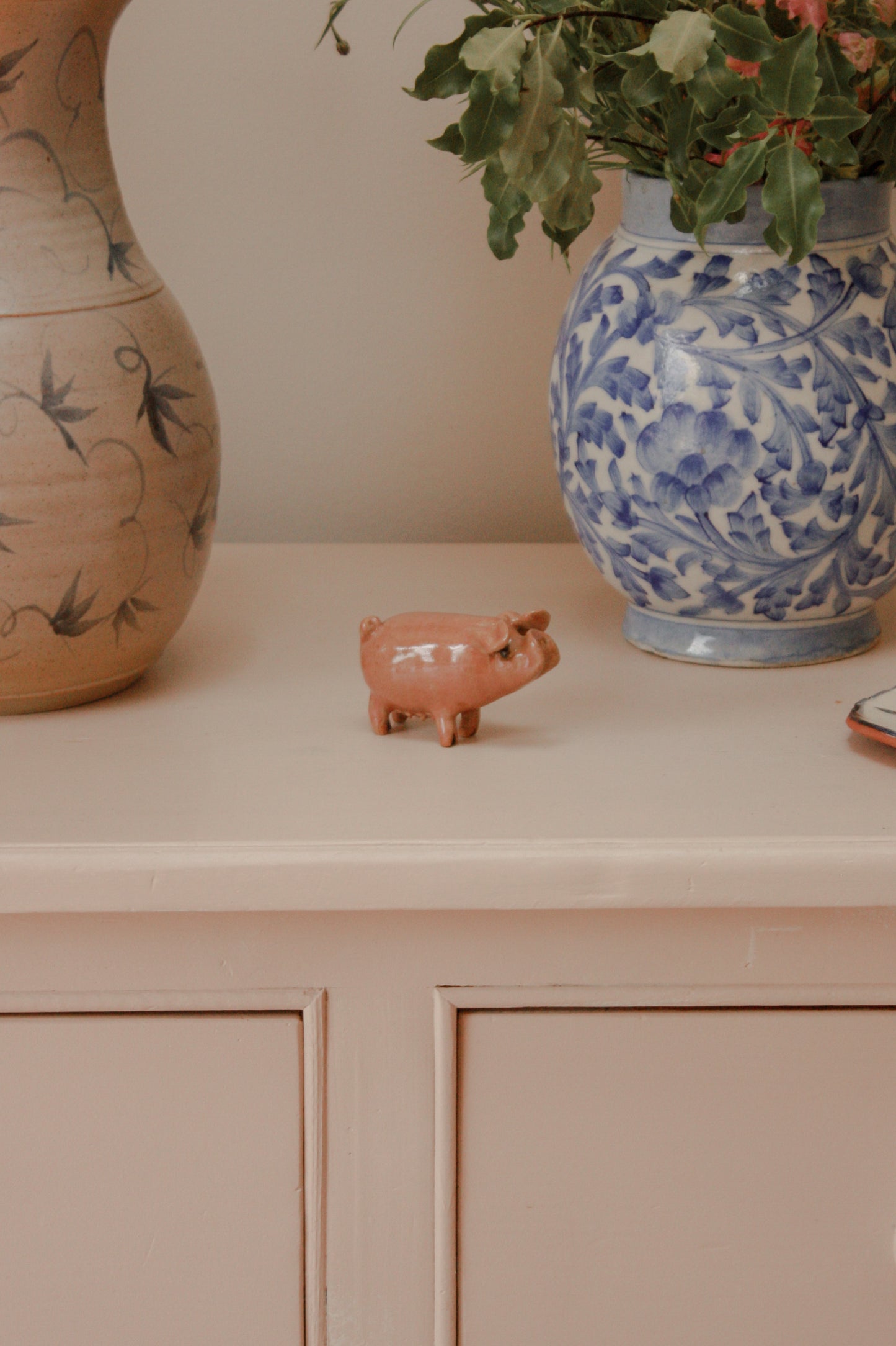 Vintage art pottery mama pig