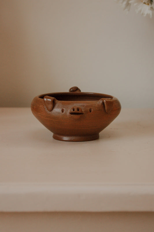 Folk art pottery piggy bowl