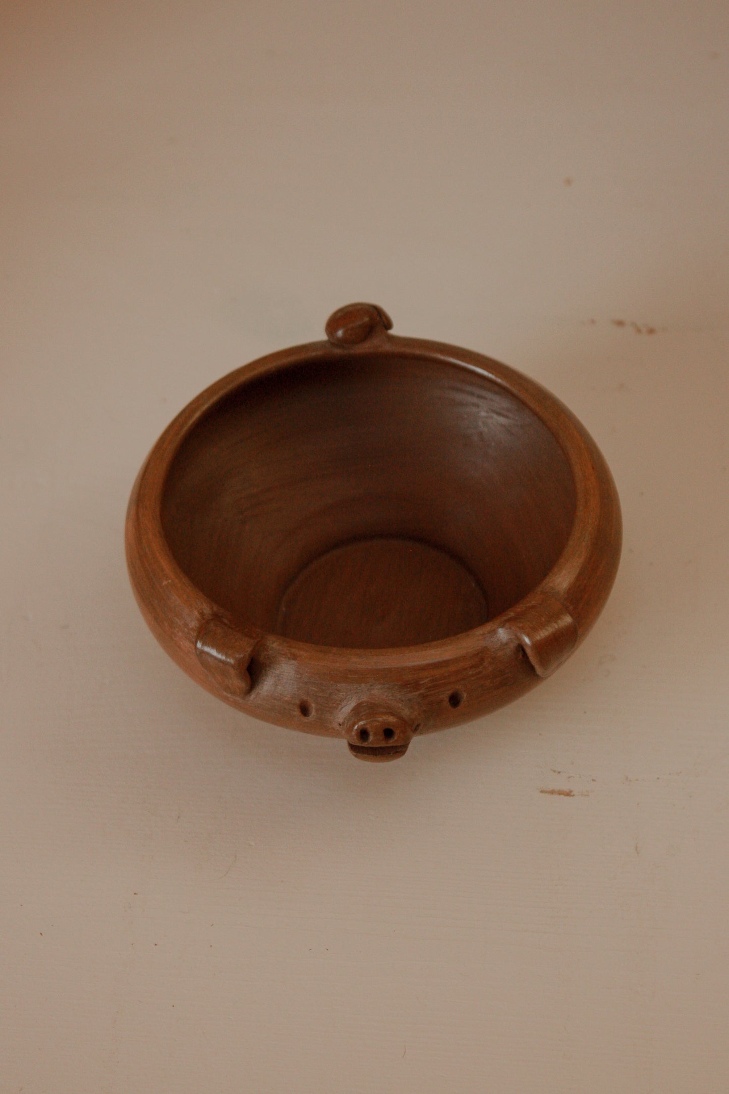 Folk art pottery piggy bowl
