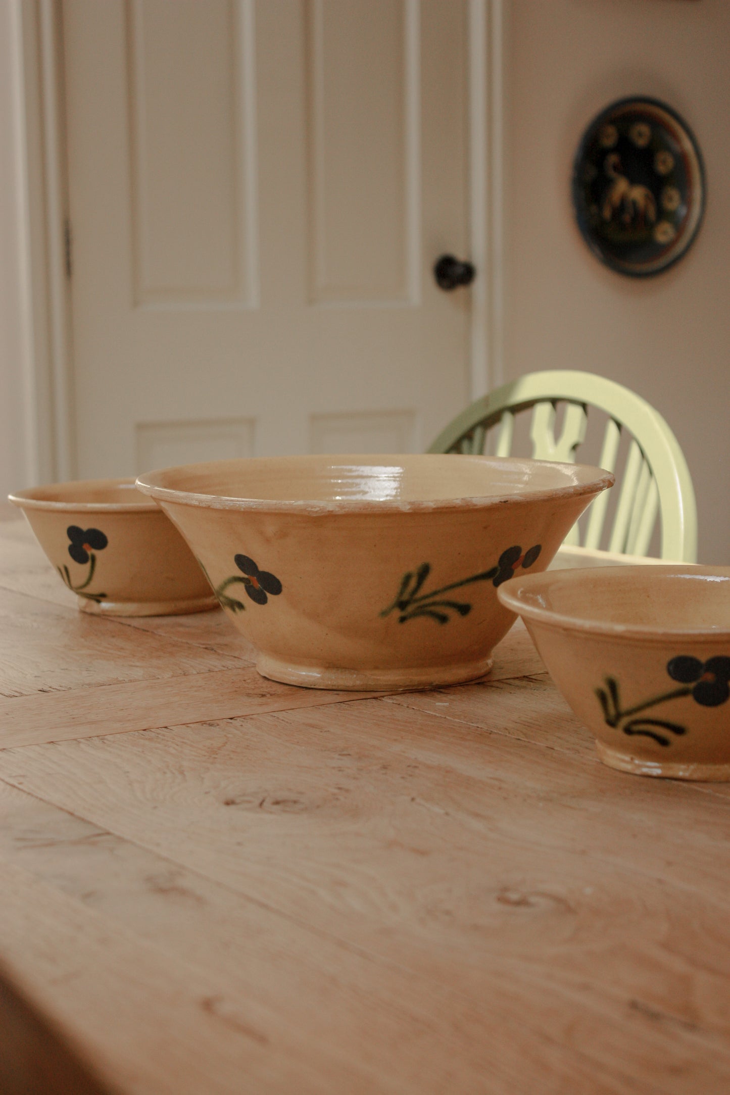 Small French slipware bowl - cream floral