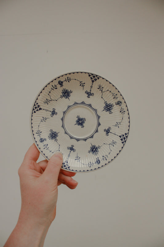 Vintage gallery wall plate - blue / white floral