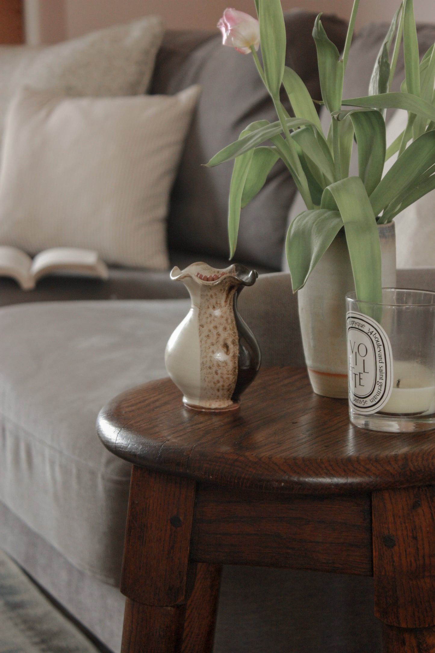 Vintage ruffle rim match pot