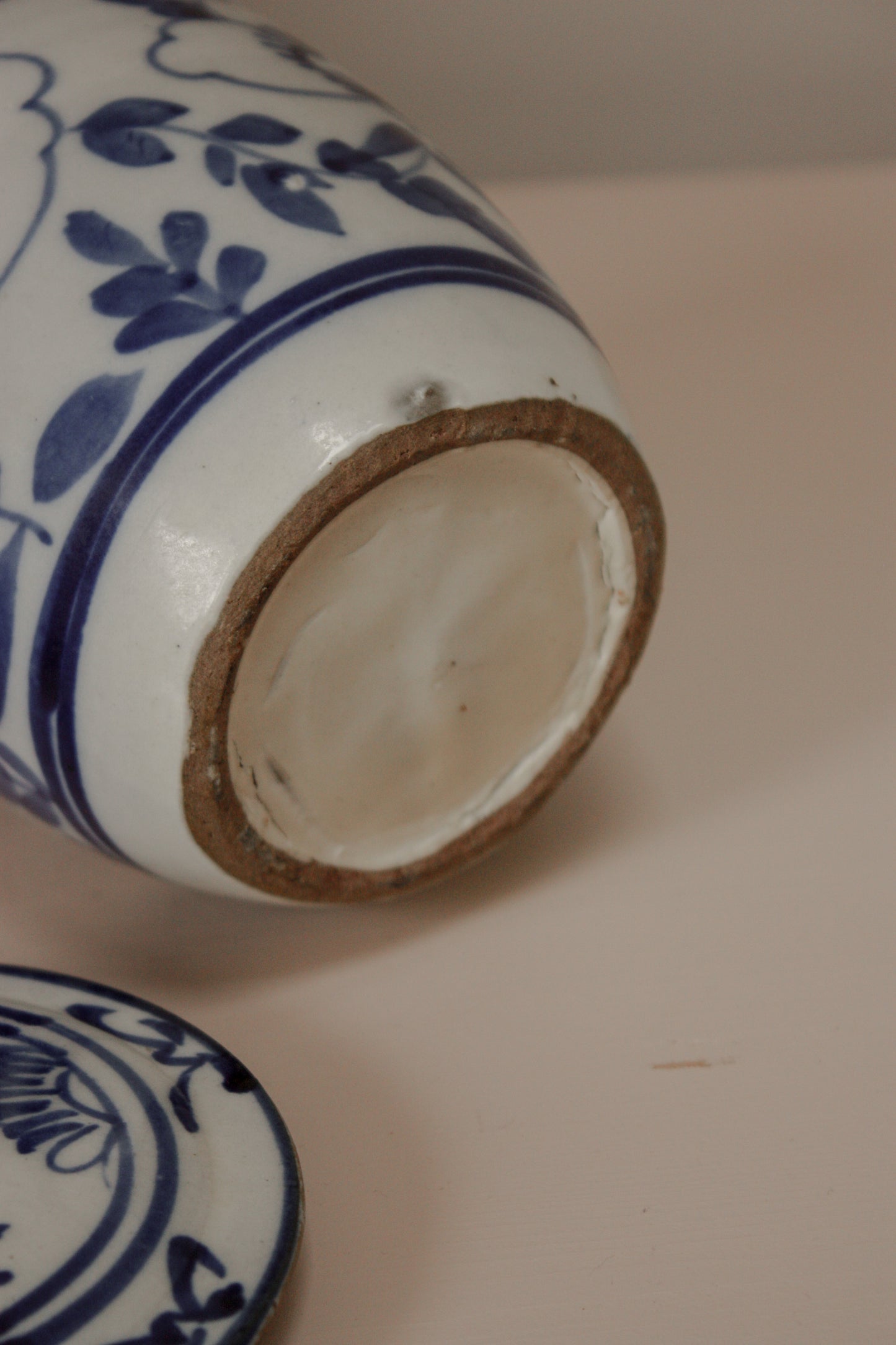 Antique Chinese handpainted pot