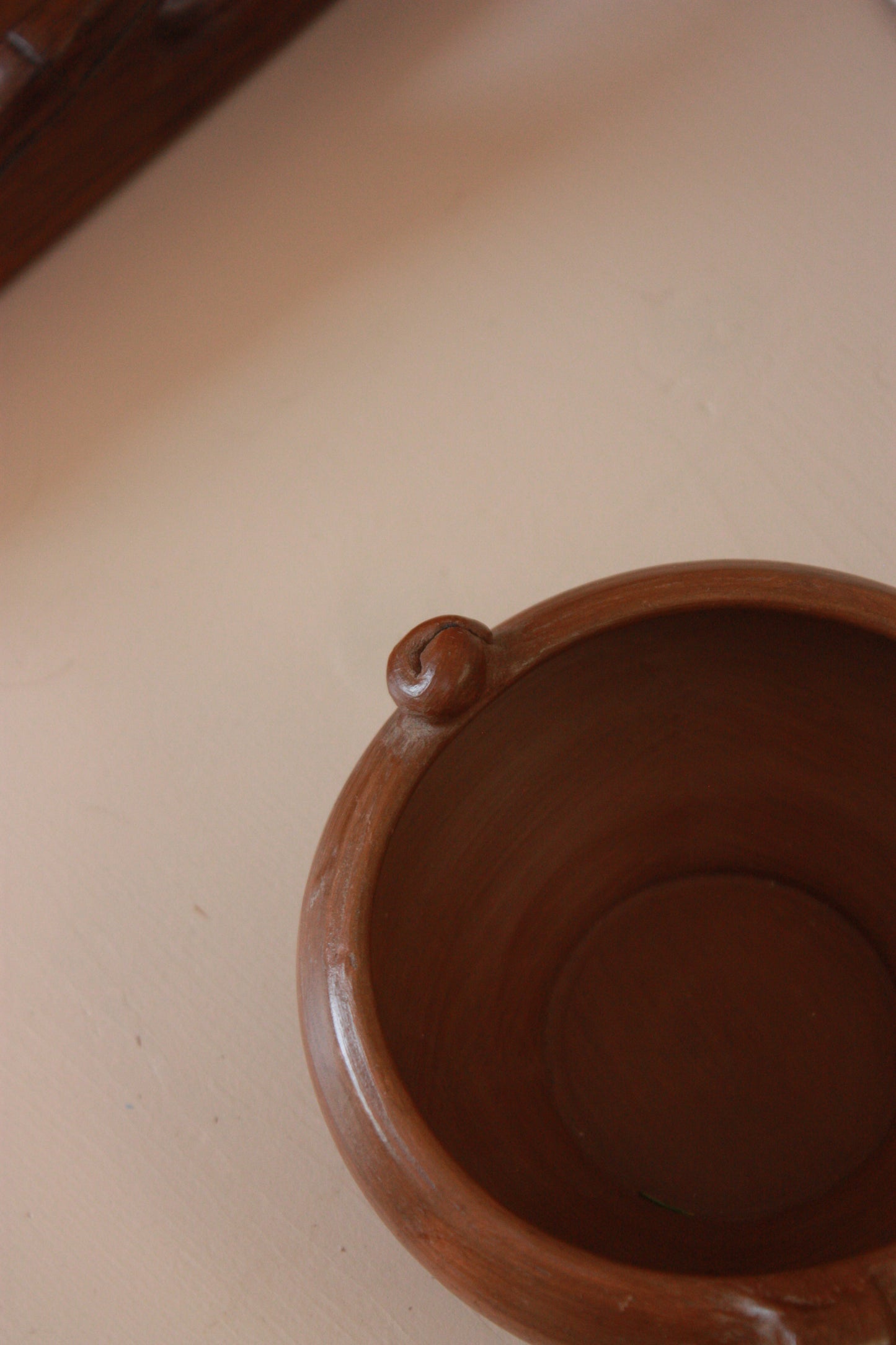 Folk art pottery piggy bowl