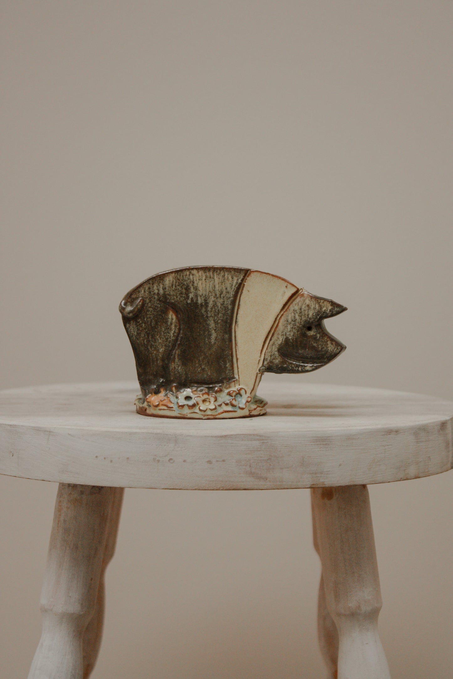 Vintage hand built saddleback pig letter rack