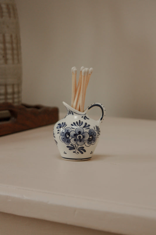Dinky vintage 1980s Delft pot