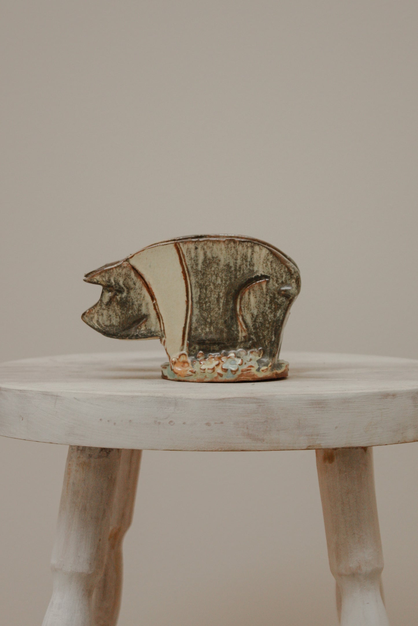 Vintage hand built saddleback pig letter rack