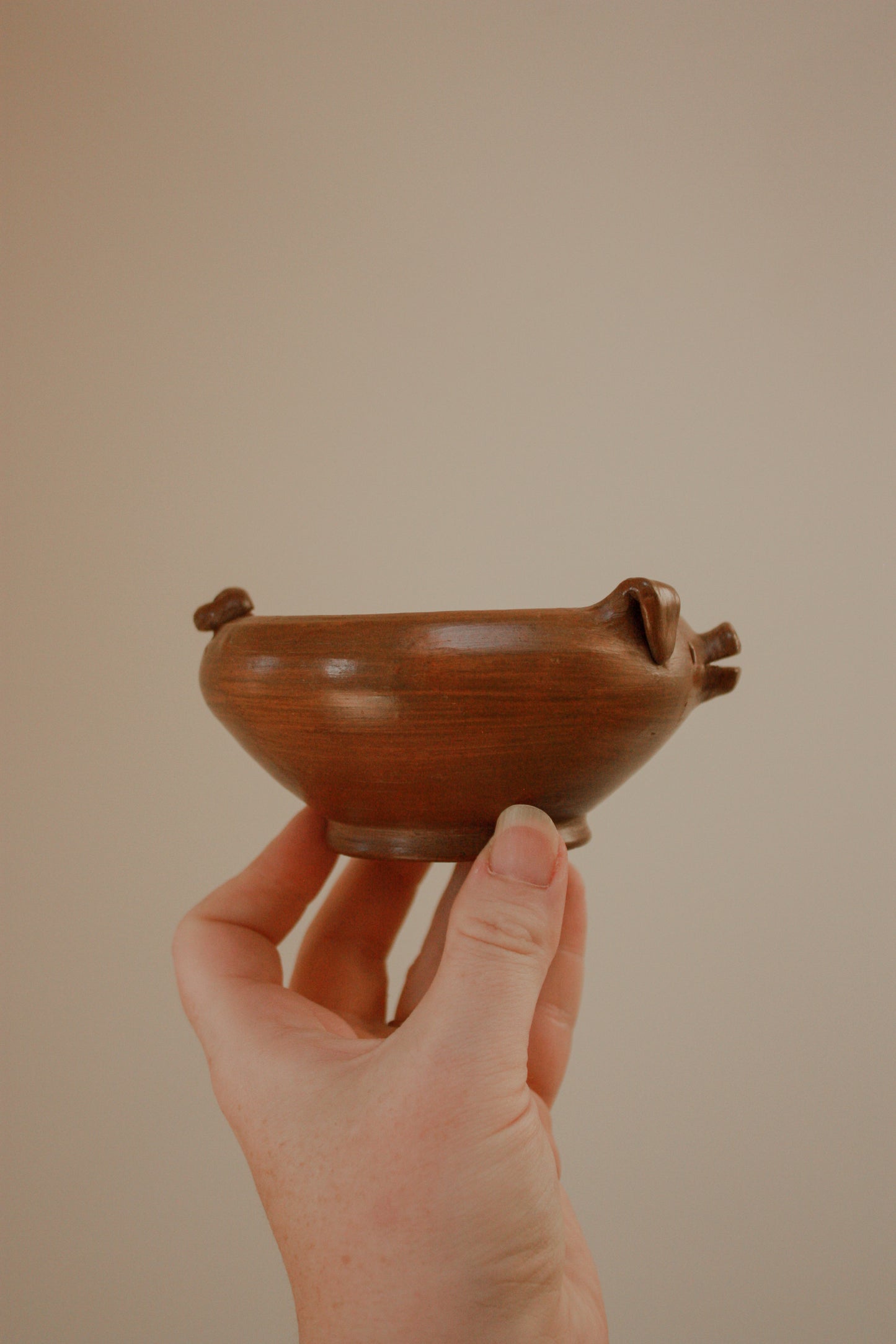 Folk art pottery piggy bowl