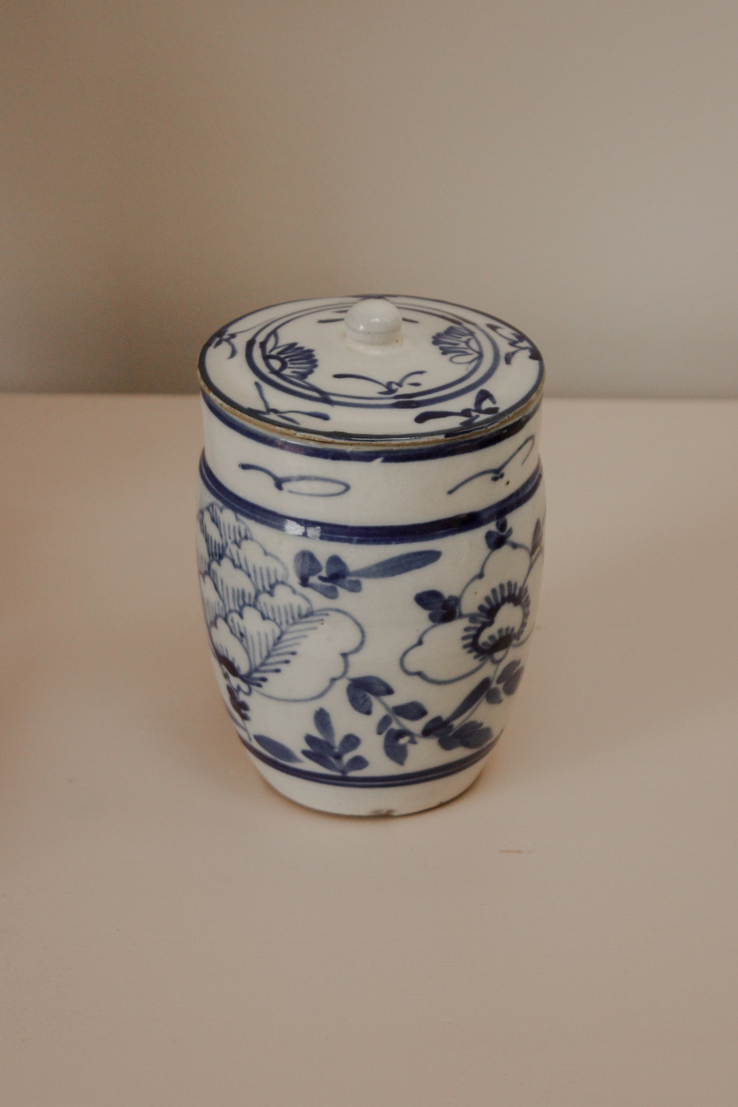 Antique Chinese handpainted pot